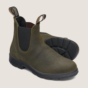 Blundstone Olive green boots.